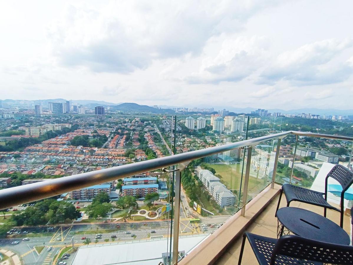 Netflix # Sky Near Jaya One By Salaam Suites, 2 Pax * Petaling Jaya