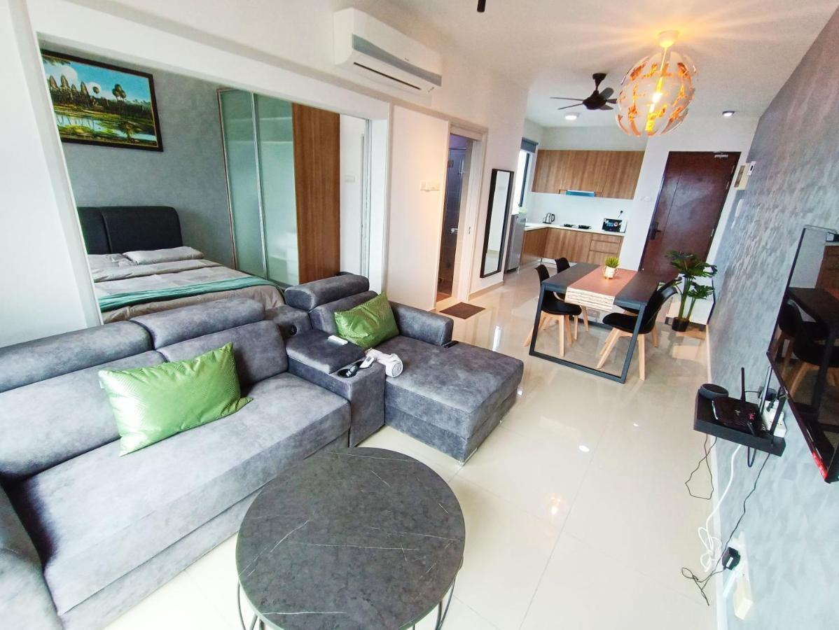 Netflix # Sky Near Jaya One By Salaam Suites, 2 Pax