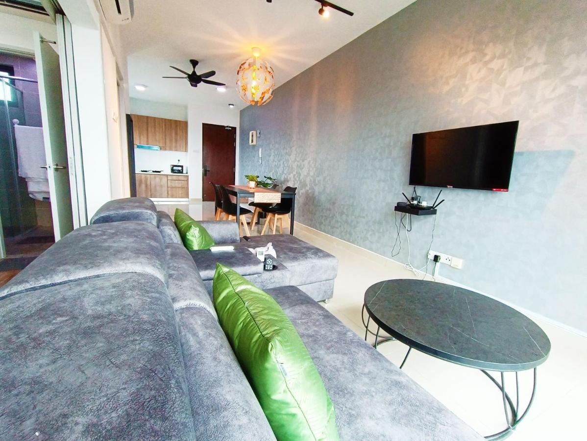 Netflix # Sky Near Jaya One By Salaam Suites, 2 Pax Petaling Jaya
